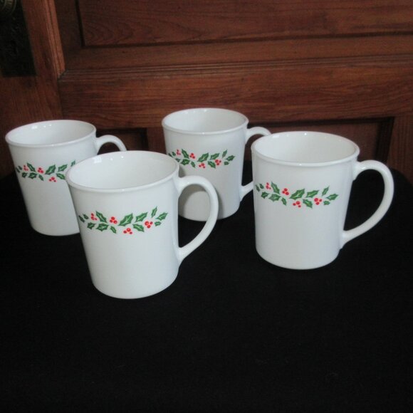 Set of 4 Vintage Corelle Corningware Holly Days Christmas Coffee Cups Mugs - Picture 3 of 8